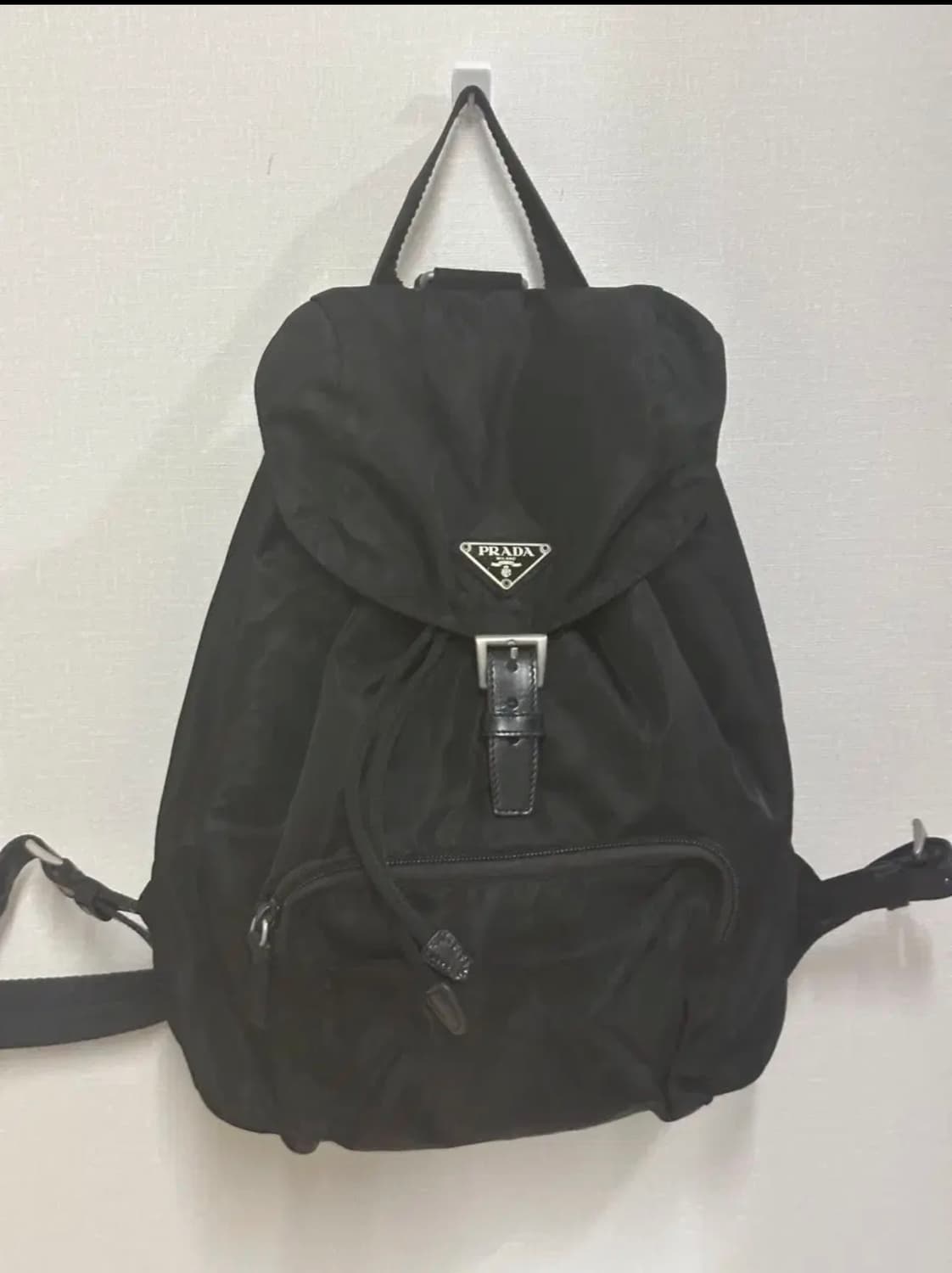 정품 프라다 포코노 나일론 블랙 원포켓 백팩 상품이미지1