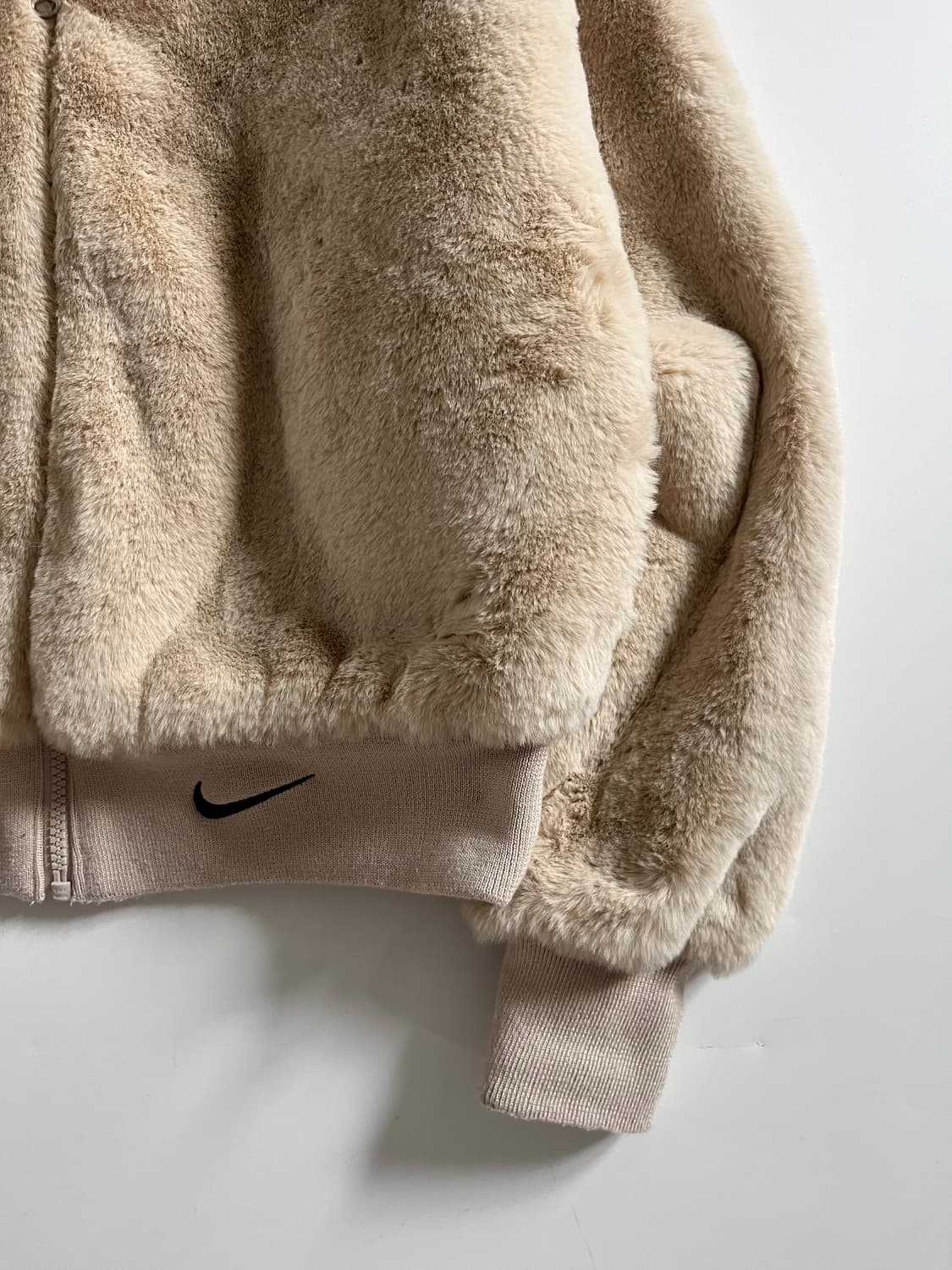 Nike 나이키 우먼 베이지 스우시 로고 퍼 후드자켓 상품이미지6