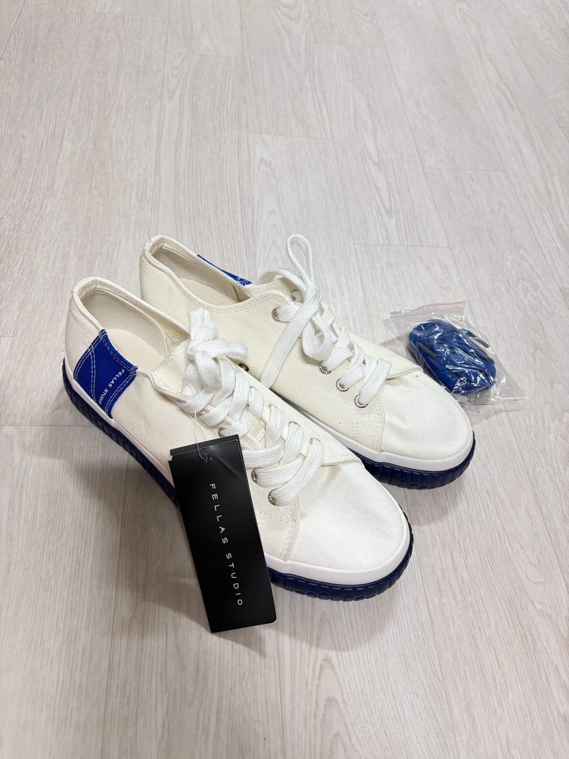 (새상품) 펠라스스튜디오 스니커즈 블루 270 상품이미지1