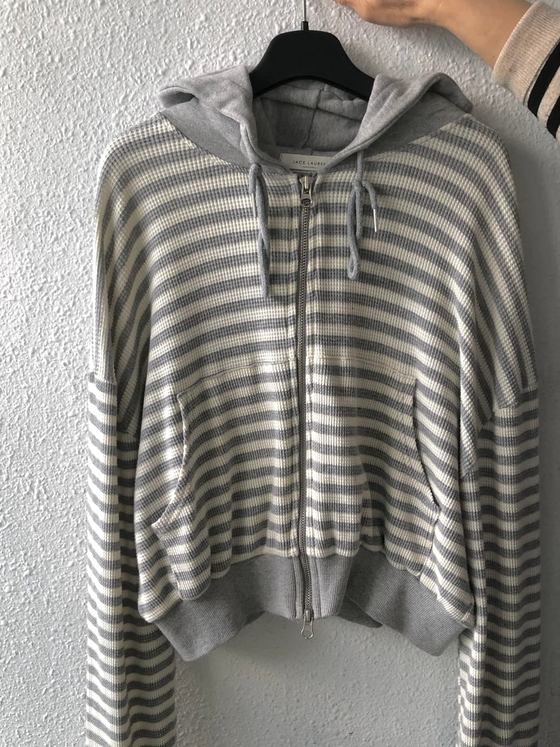 스트라이프 그레이 크롭 후드집업  상품이미지1