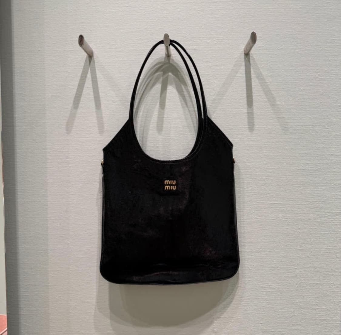 미우미우 아이비 나플락 가죽 백 상품이미지1