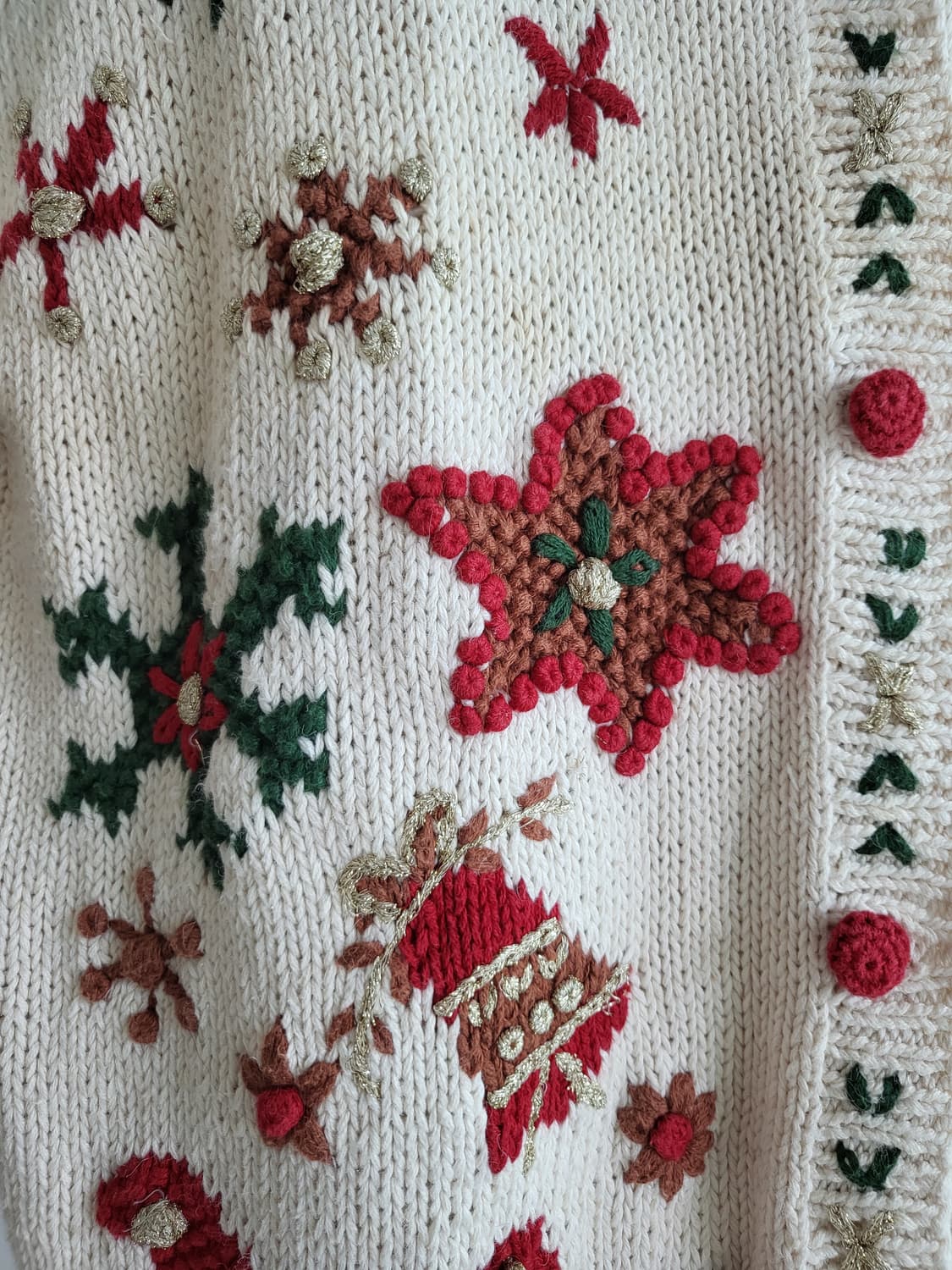 크리스마스 오너먼트가 가득한 베이지 니트🎄 상품이미지4