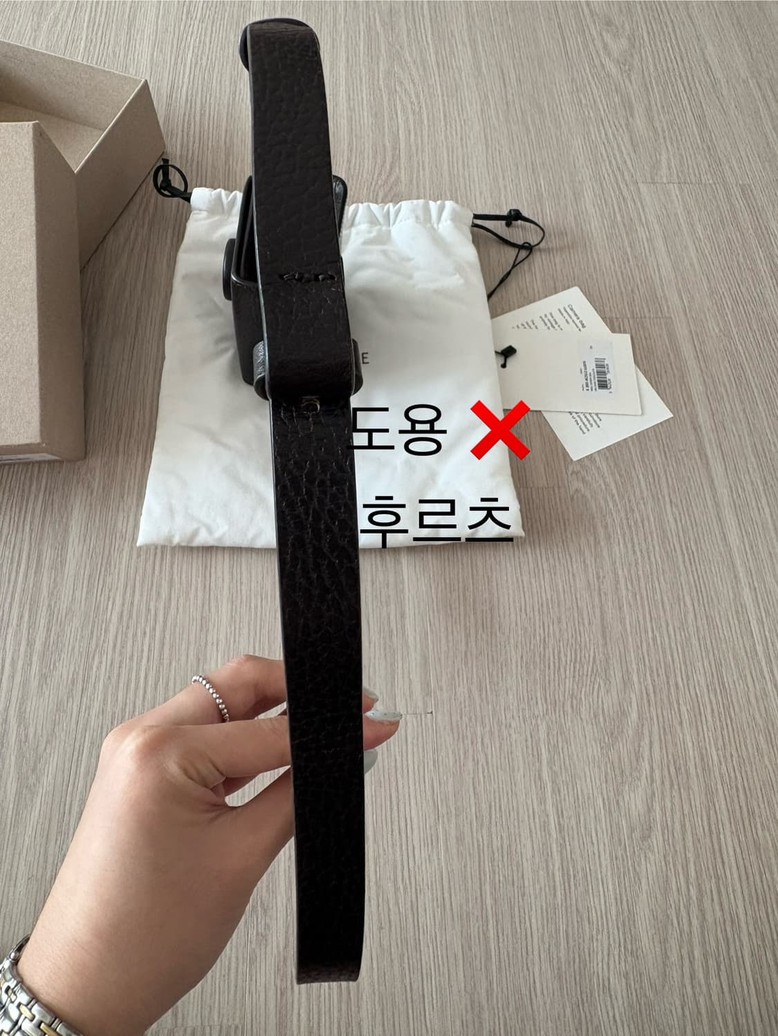 르메르 카메라백 미니 다크초코 판매합니다 상품이미지9