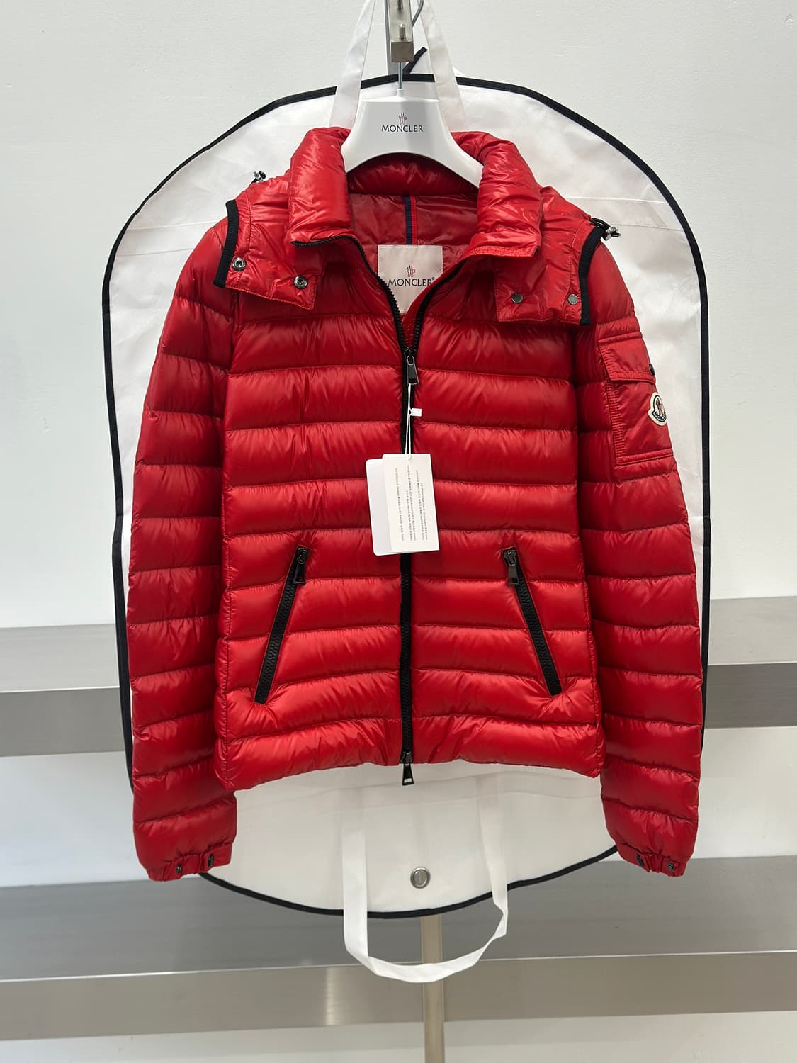 몽클레어 BLEU 레드 경량 후드 패딩  상품이미지3