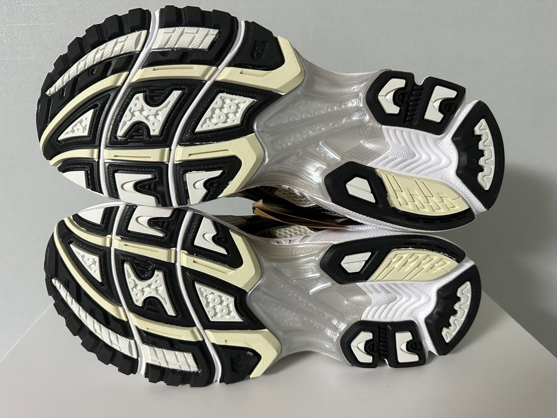 아식스 젤 카야노 14 크림 블랙 250 사이즈 판매합니다. 상품이미지4