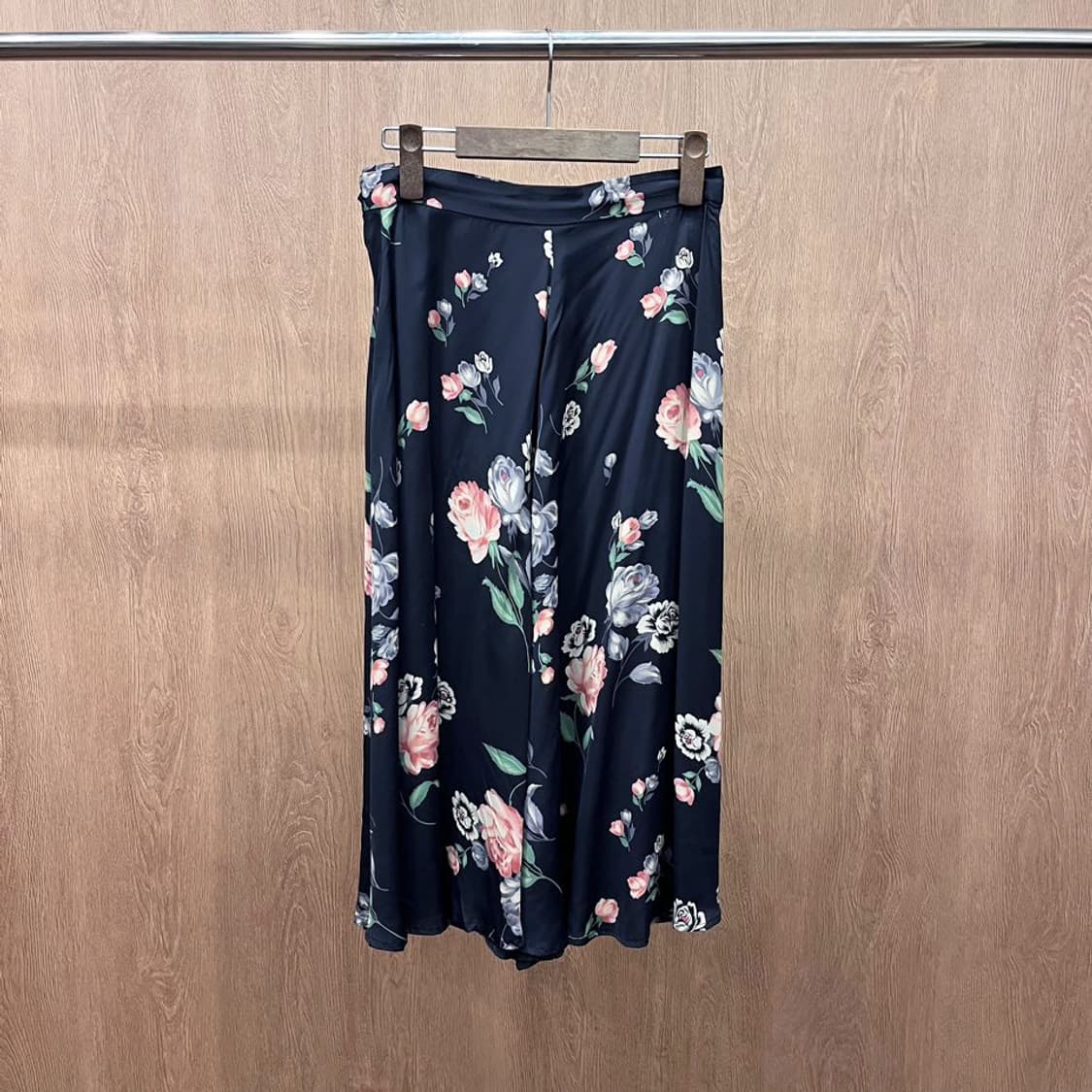 폴로 랄프 로렌 롱 스커트 로즈 플라워 패턴 사이드 버튼 디테일 블랙 상품이미지3