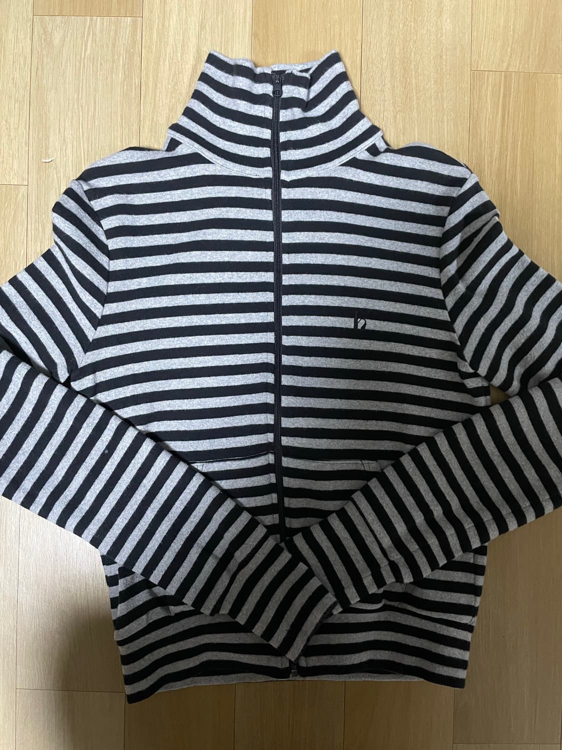 헬레네파리스 파리앤 스트라이프 니트 집업 [볼드 블랙] 상품이미지5