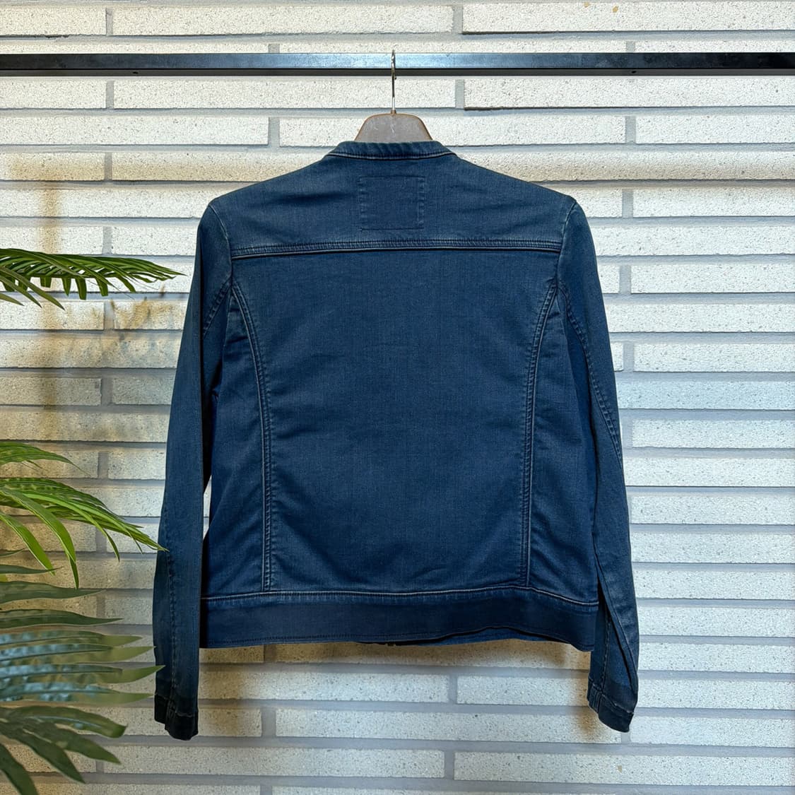 리바이스 데님 바이커 자켓 라인절개 소매지퍼 디테일 인디고블루 상품이미지3