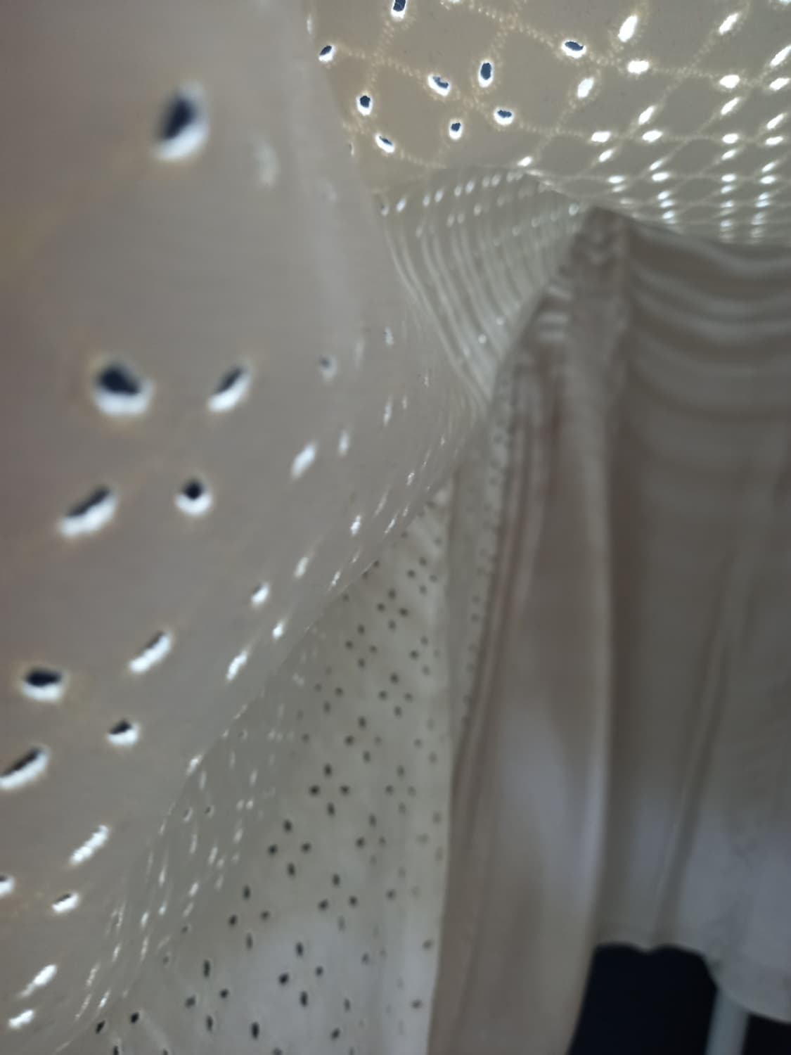 타임 춘추동 페이크 레더 펀칭 맥시 플레어 롱 스커트 33.44 상품이미지7