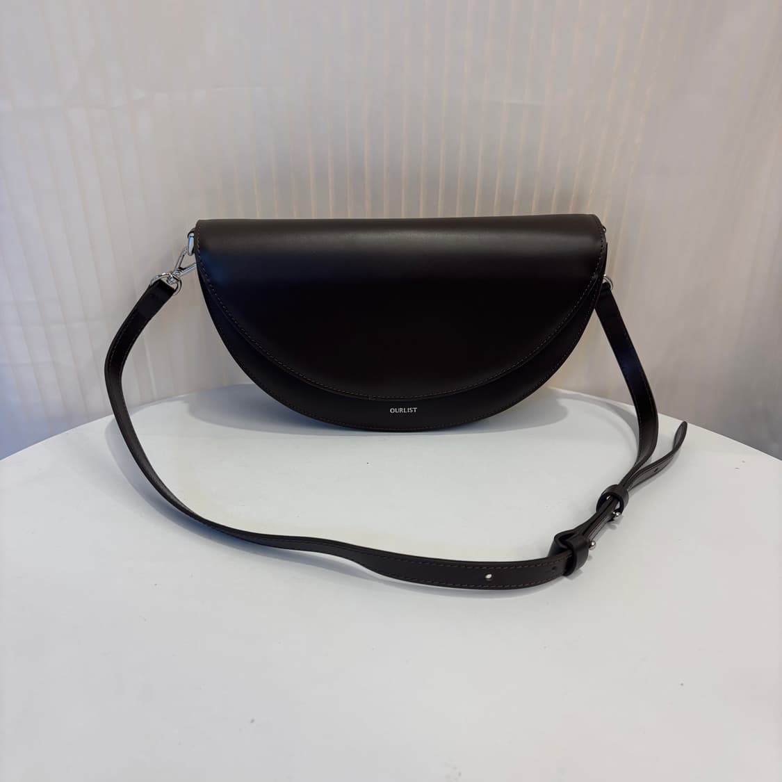 정품 아워리스트 크로스백    상품이미지1