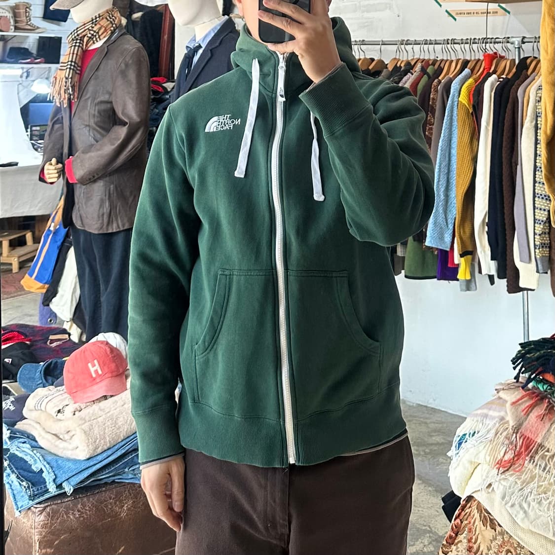 (착용컷) 노스페이스 스웻 후드 집업 자켓 (남성용 M) 상품이미지3