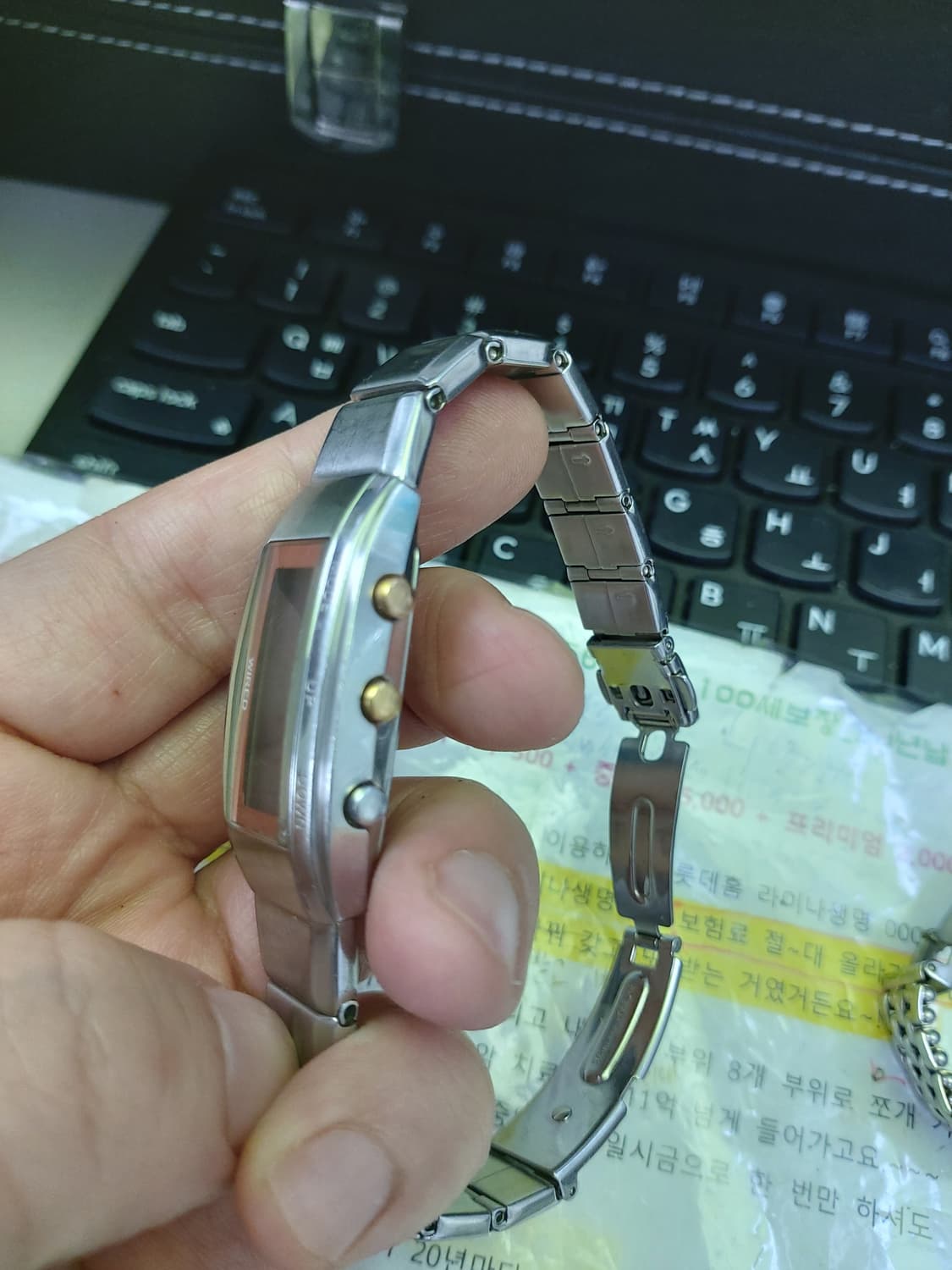 깔끔한 디자인의 와이어드 디지털 시계 상품이미지2