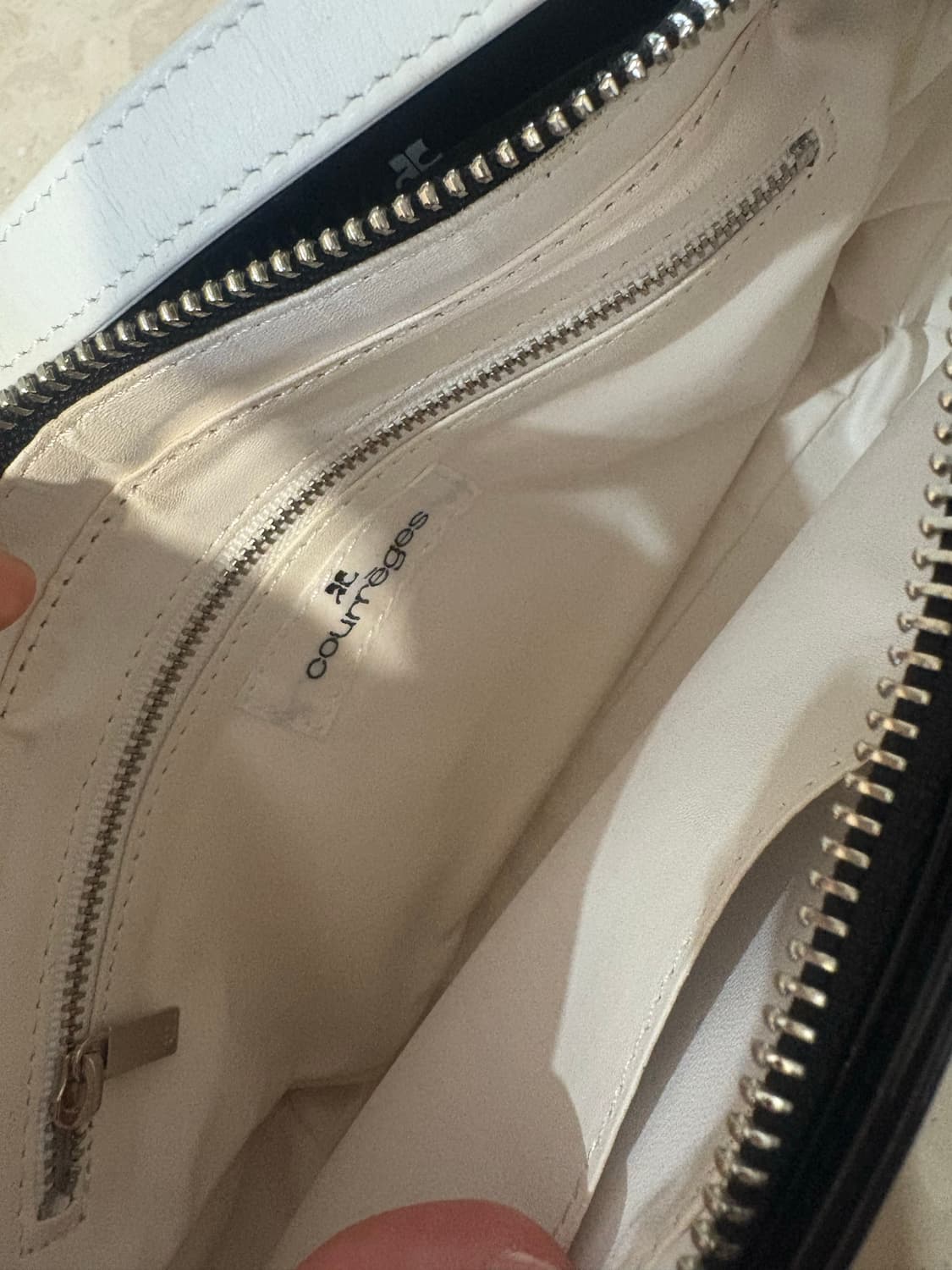 꾸레쥬 에나멜 숄더백 상품이미지9