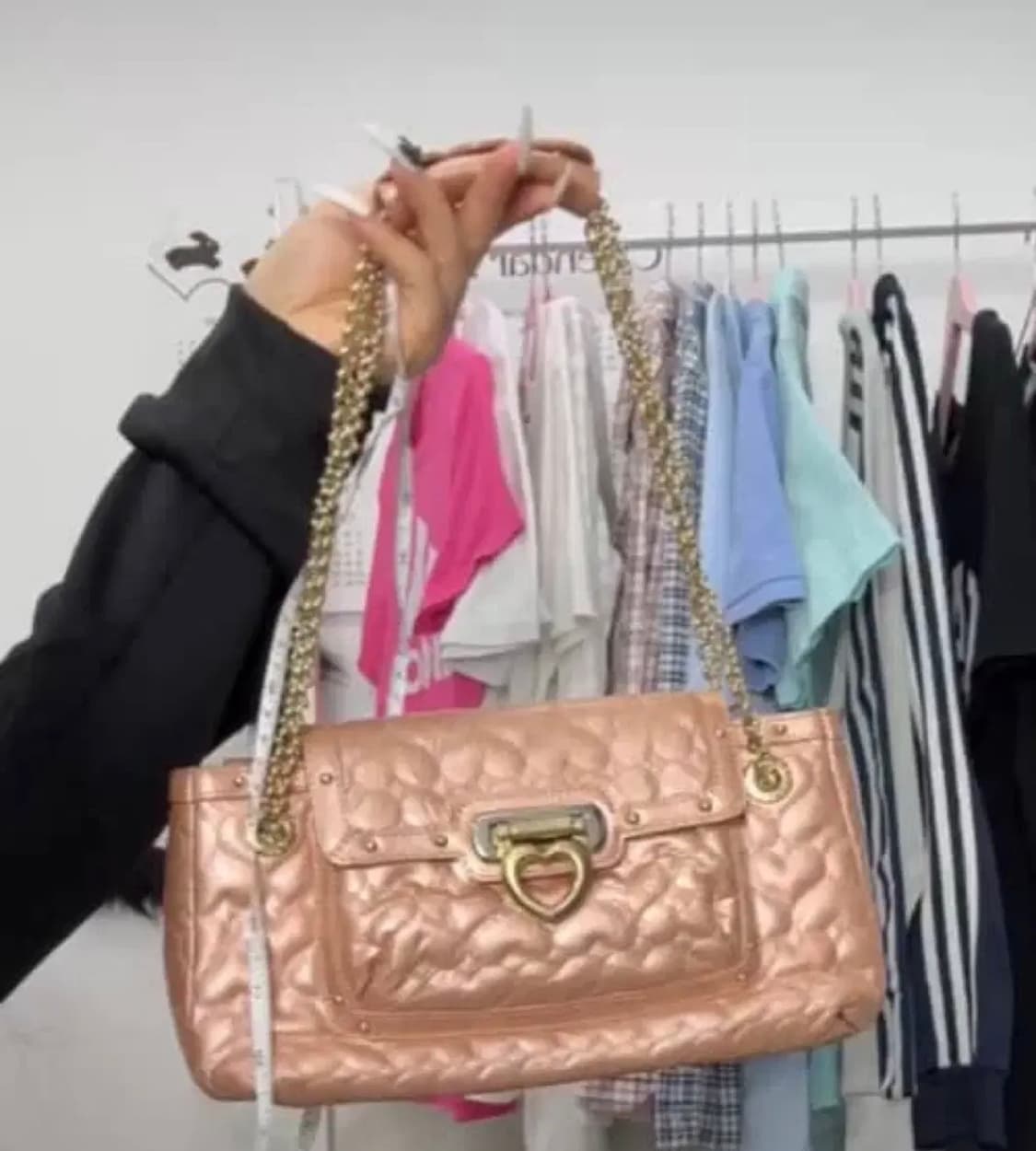 러브캣) 골드 체인 숄더백 살구핑크맛 하트퀄팅 체인백 상품이미지1