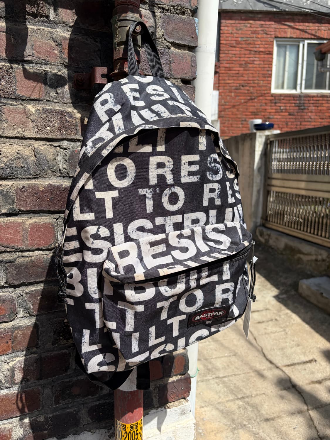 Eastpak 그래픽 타이포 패턴 백팩 상품이미지2