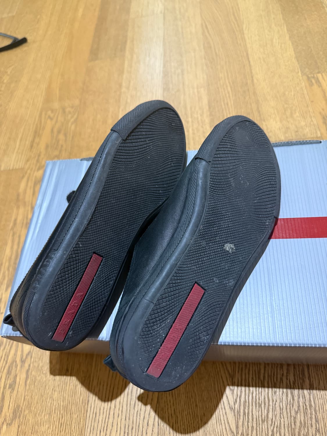 프라다 로우탑 스니커즈 상품이미지3