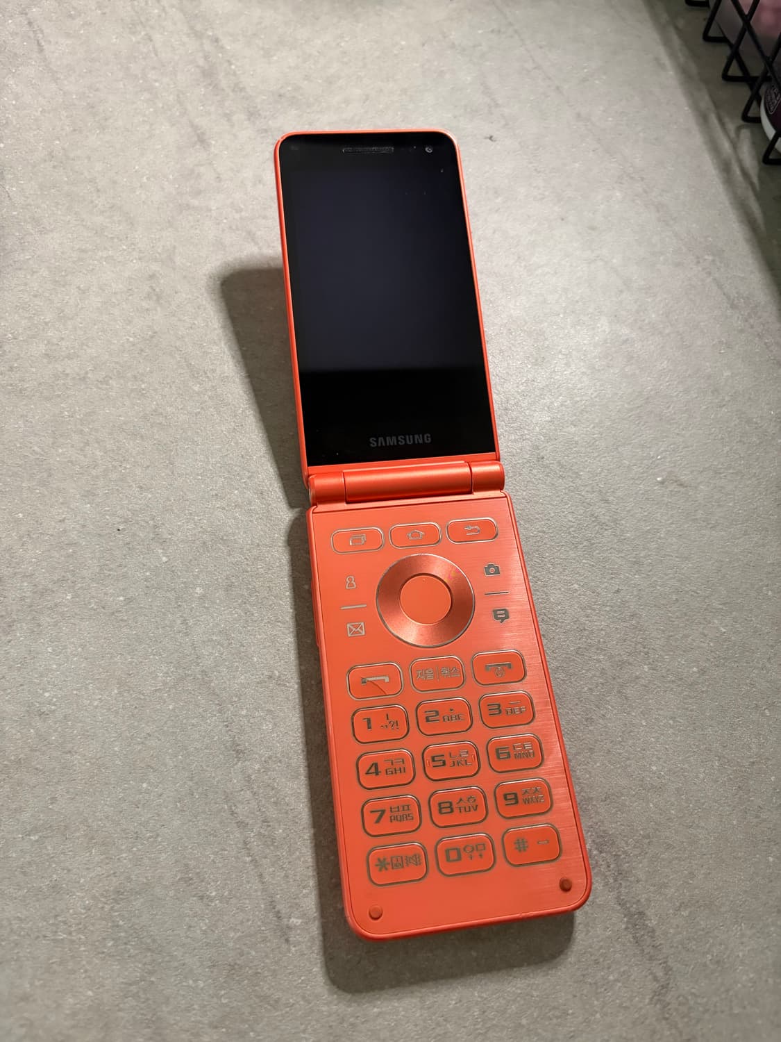 삼성 폴더 폰 갤럭시 폴더2 상품이미지4