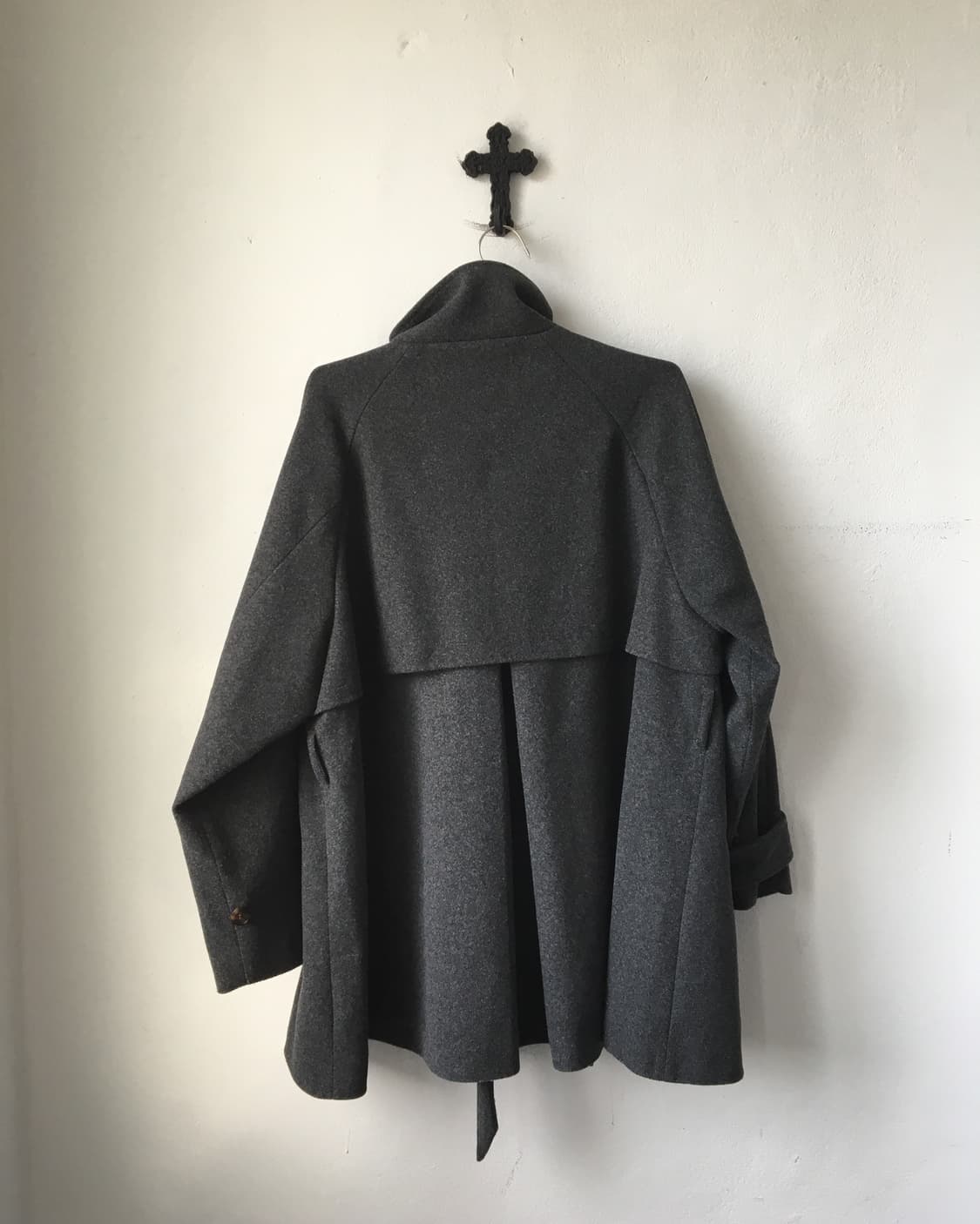 High neck cape silhouette tied coat 상품이미지3