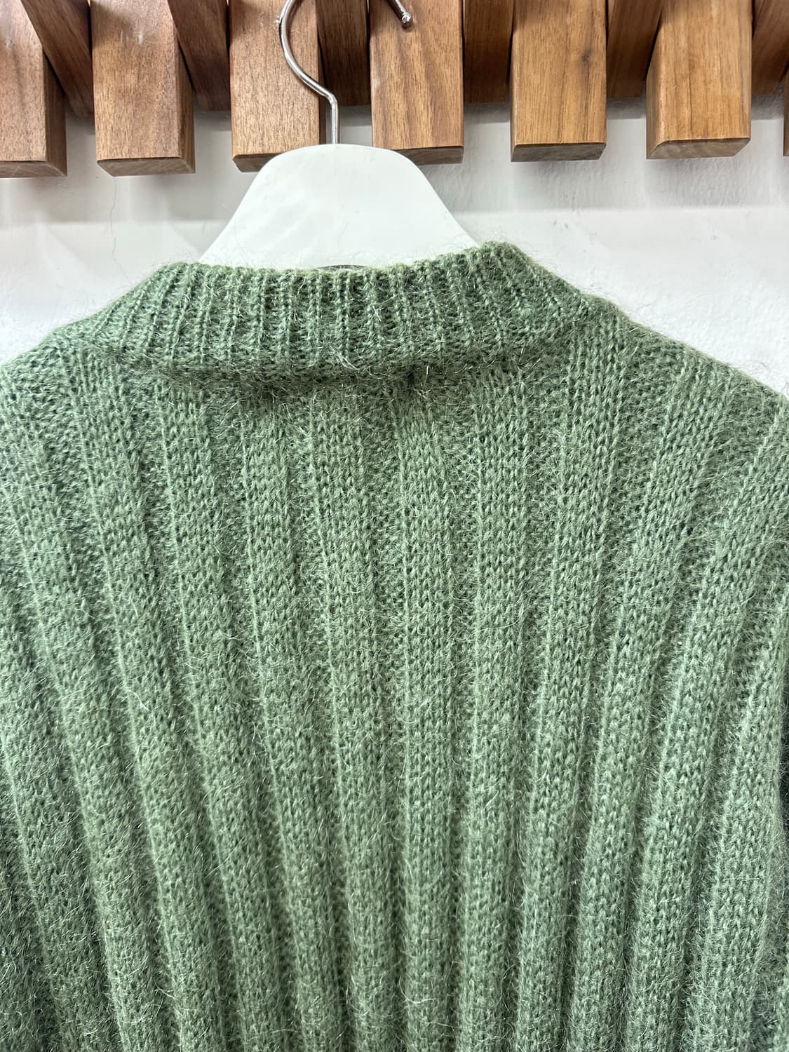 일본빈티지 울 모헤어 플라워 자수 골드 버튼 디테일 스웨터 상품이미지9