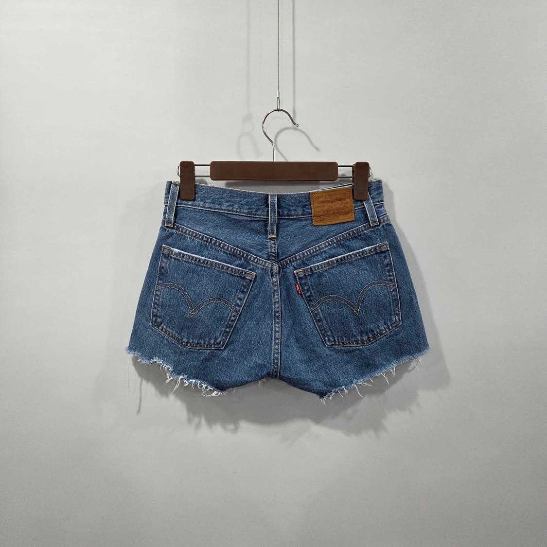 리바이스 501 빅E 프리미엄 우먼 핫팬츠 24 상품이미지2