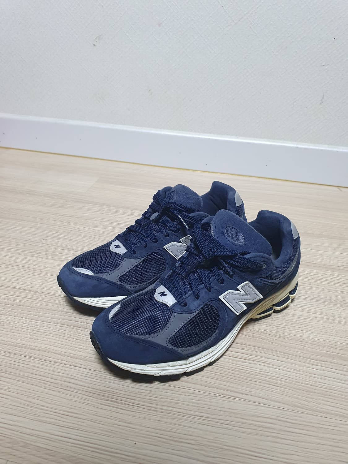 뉴발란스 2002R 네이비 운동화 245 상품이미지4