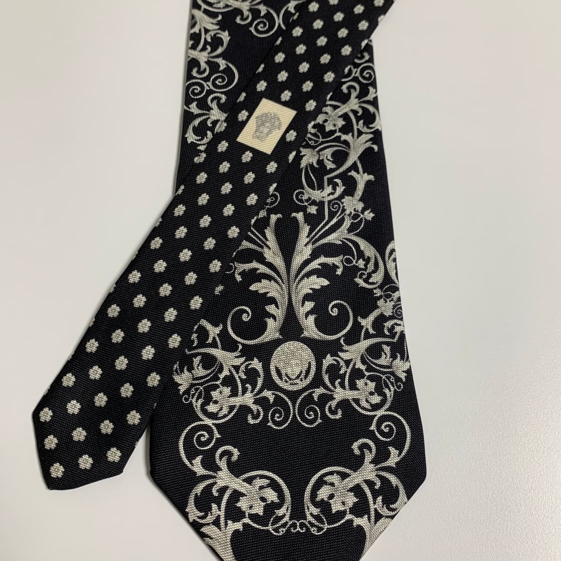 베르사체(VERSACE) 신형라벨 블랙컬러 페이즐리 명품넥타이 A+등급 상품이미지4