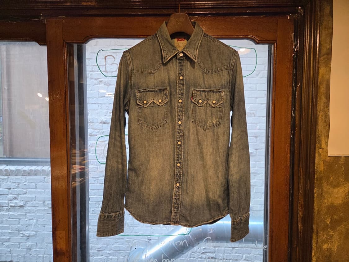 리바이스 디스트로이드 데님 셔츠 상품이미지1