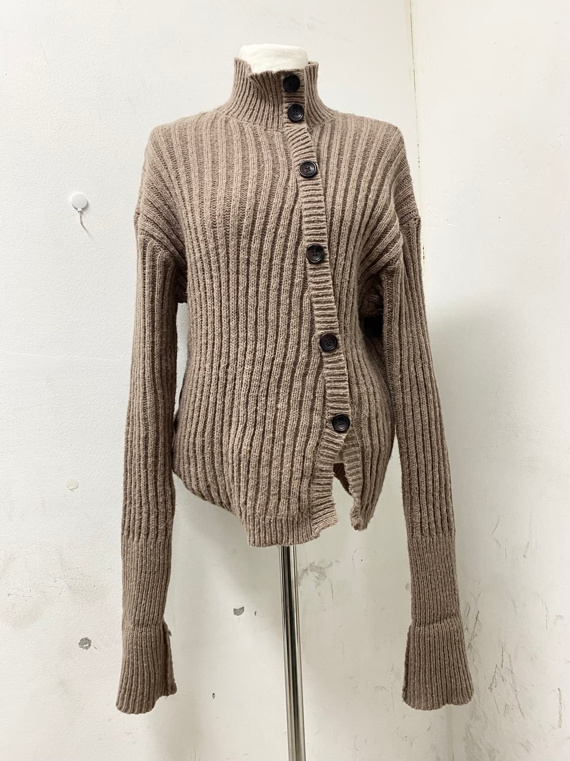 diagonal Button Detail Knit Sleeve 상품이미지6