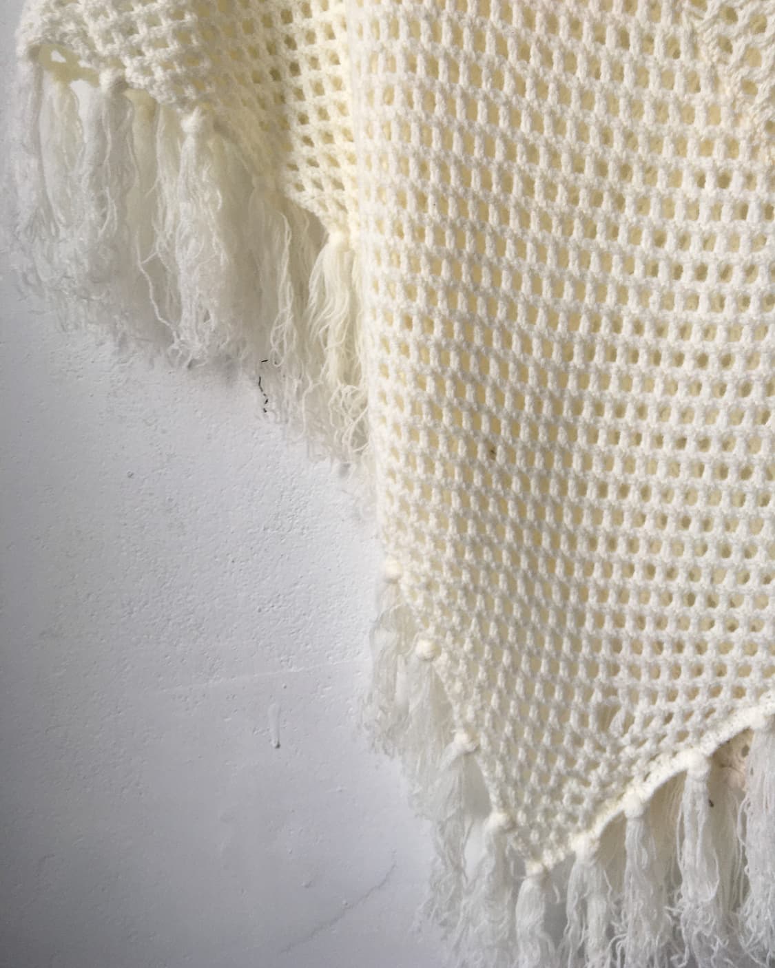 Crochet fringe knit cape 상품이미지3