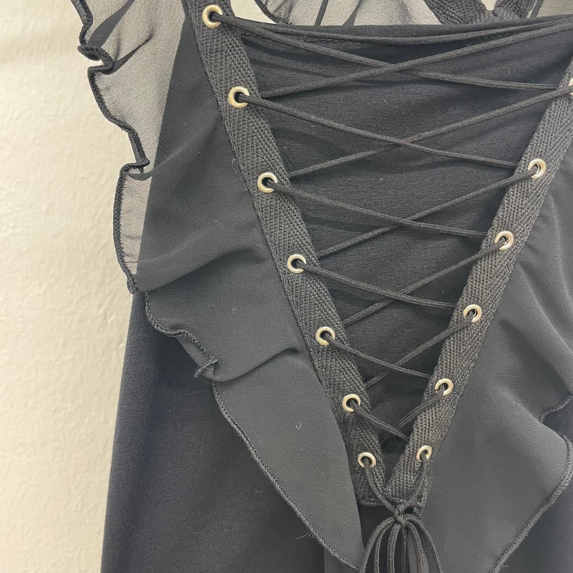 black lace-up ruffle cami Top 상품이미지4