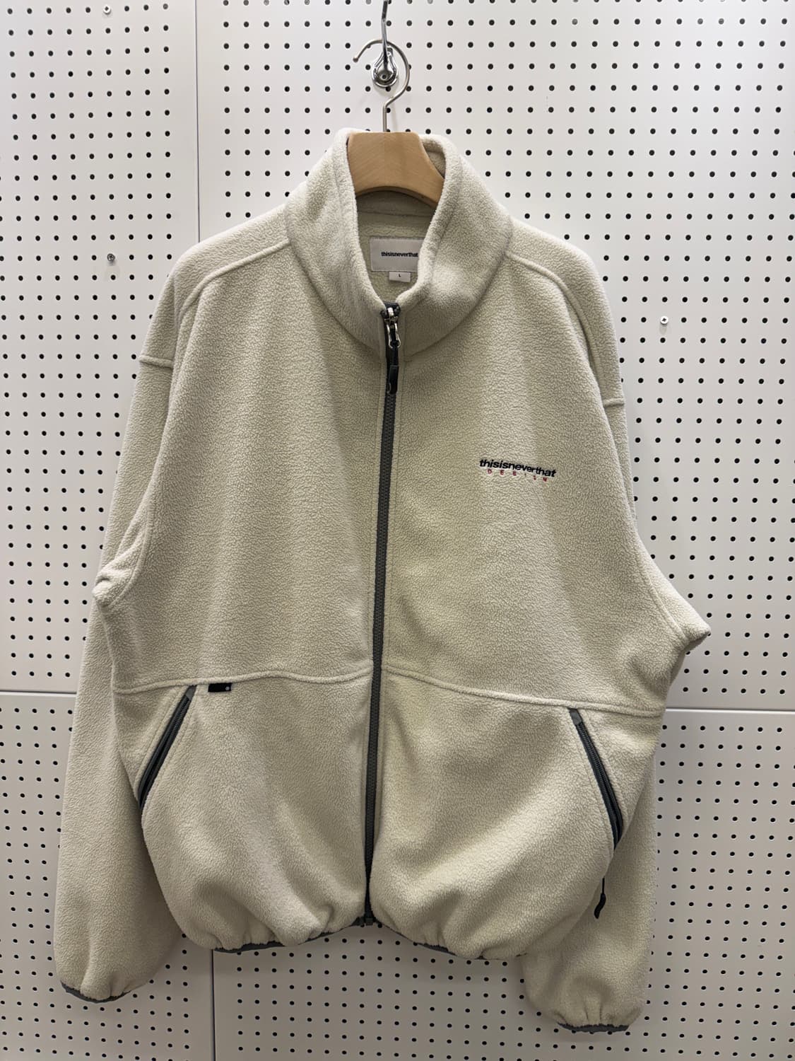 디스이즈네버댓 빅로고 아이보리 플리스 집업 U139 상품이미지2