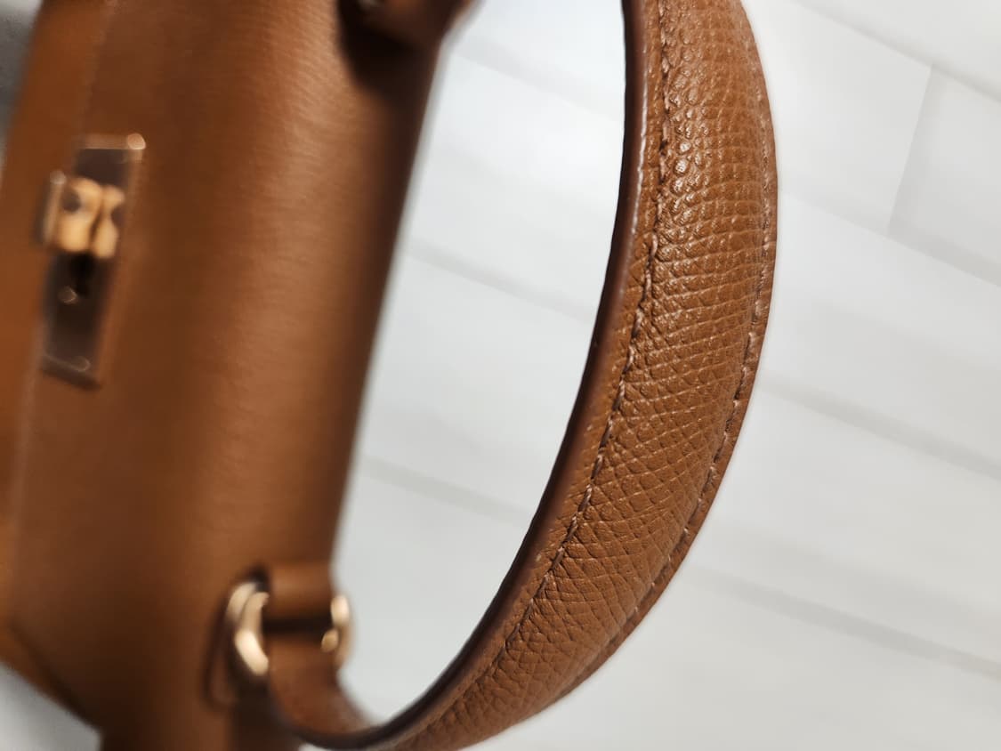 쿠론 스테파니 클래식 미니크로스 백

여성가방/토트백/숄더백/메인소재:  상품이미지6