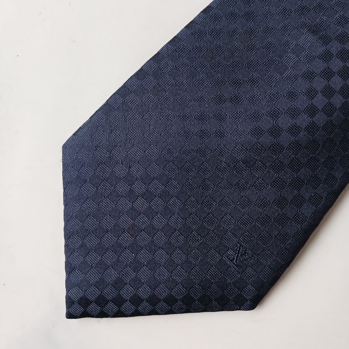 루이비통 실크 네이비 다미에 패턴 넥타이 8cm A+등급 E921
 상품이미지7