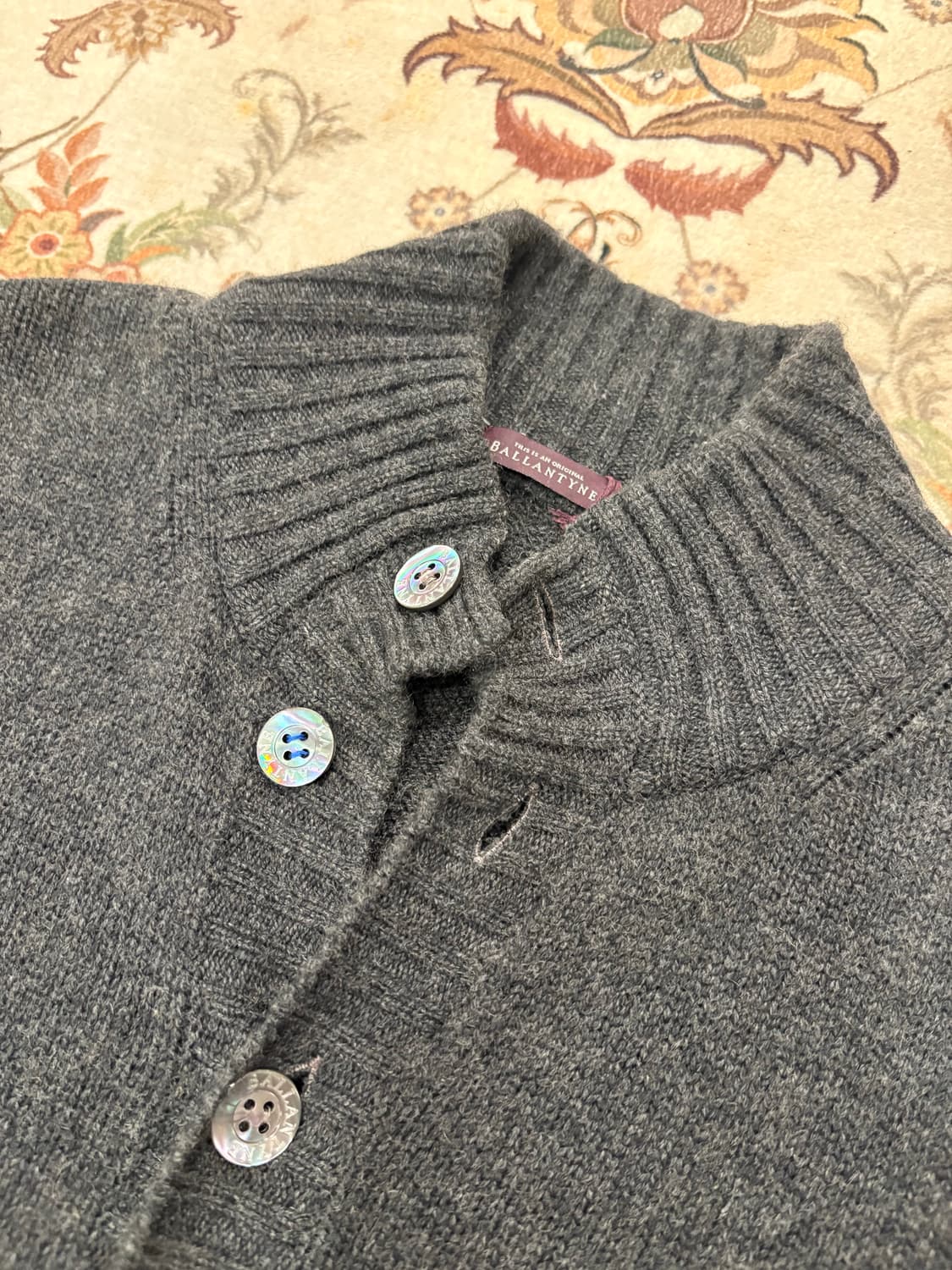 밸런타인 하이넥 버튼 캐시미어 니트가디건 상품이미지3