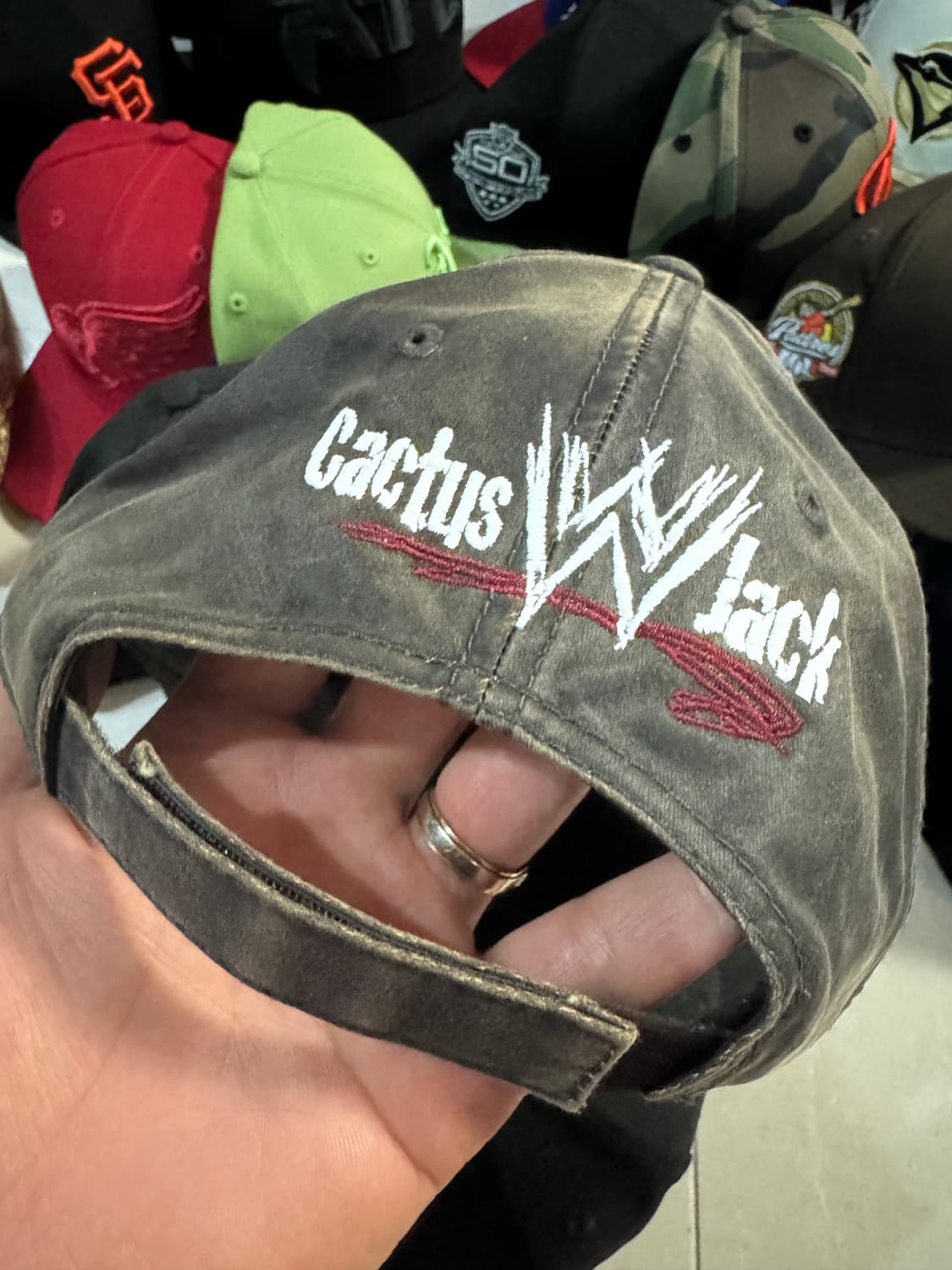 트래비스 스캇 캑터스 잭 x WWE 레슬매니아 캡 미시착 처분  상품이미지2