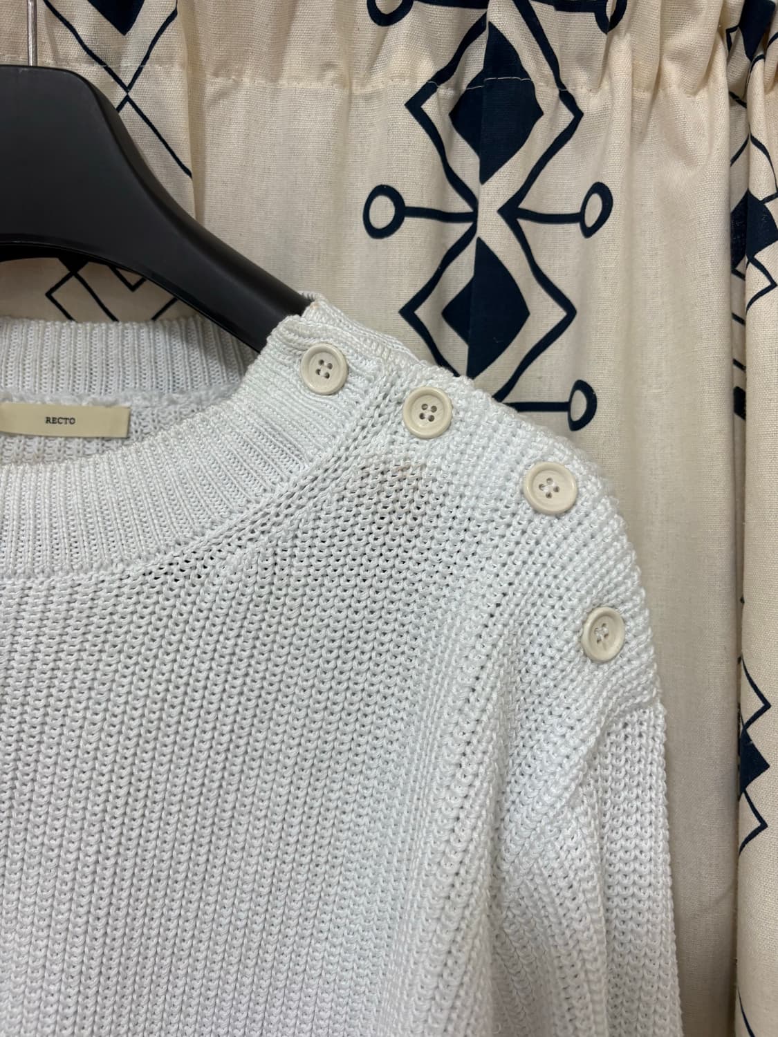 렉토 버튼 디테일 니트 상품이미지4