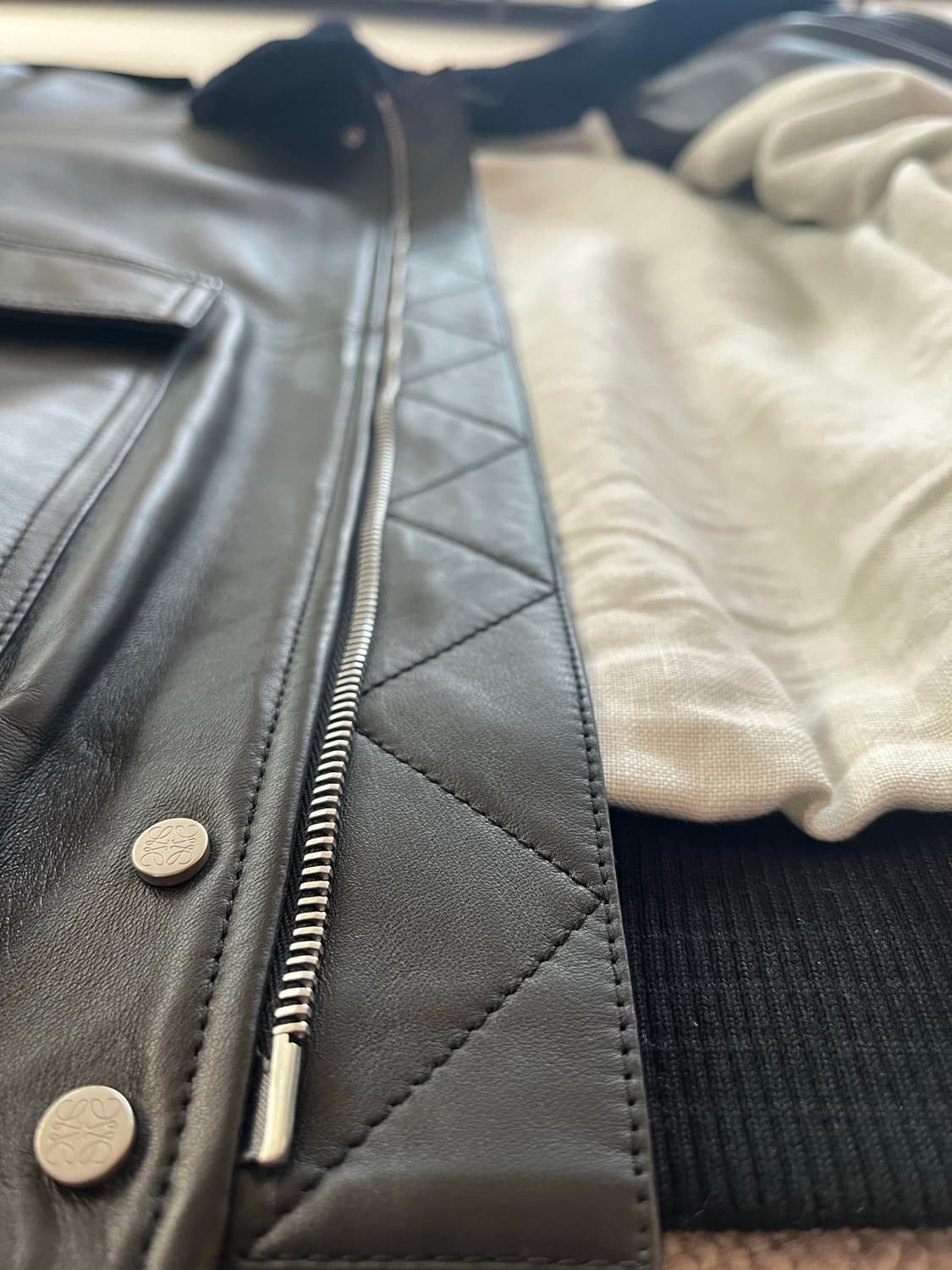 LOEWE AVIATOR REAL FUR A2 LEATHER JACKET 상품이미지7