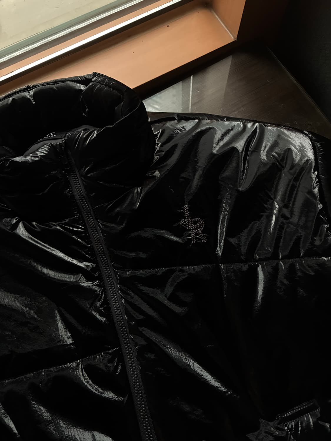 레더리 크룩키드 스티치 크롭 푸퍼 자켓 [GLOSSY BK] 판매 상품이미지9