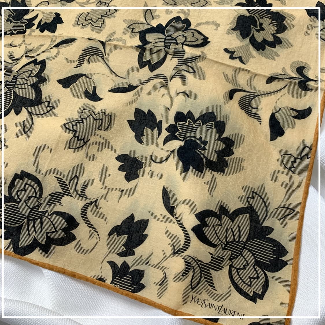 [정품] YSL 입생로랑 플라워패턴 빈티지 쁘띠스카프 손수건 상품이미지3