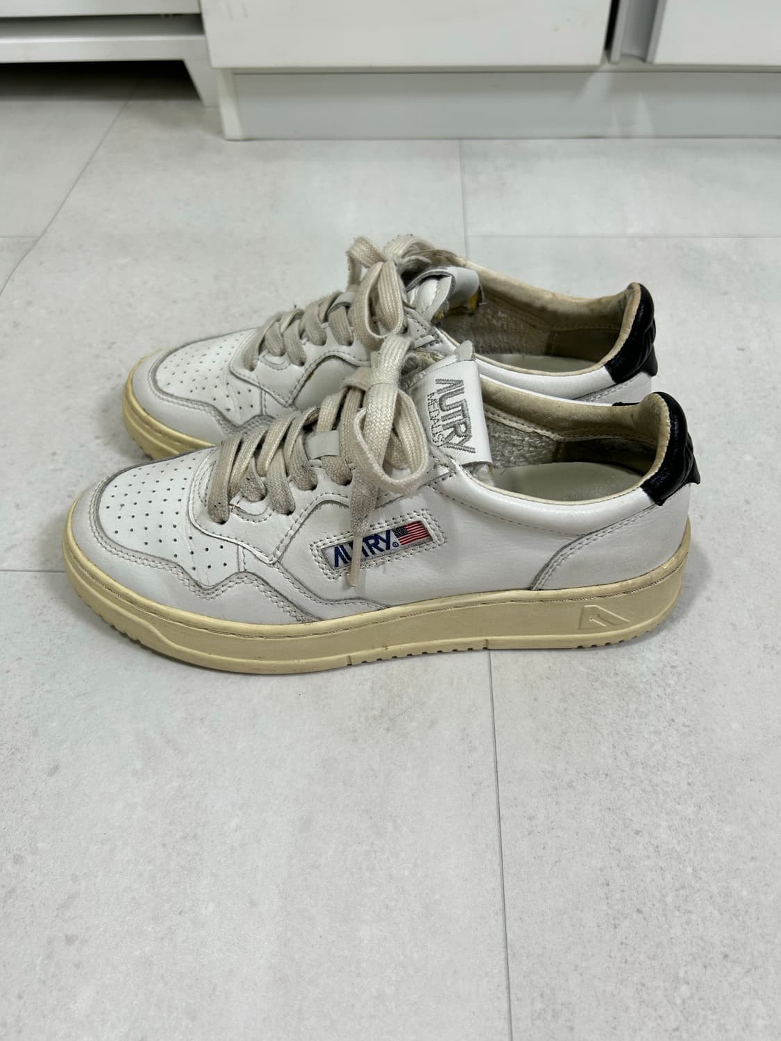 오트리 메달리스트 로우 레더 스니커즈 37 (240) 상품이미지1