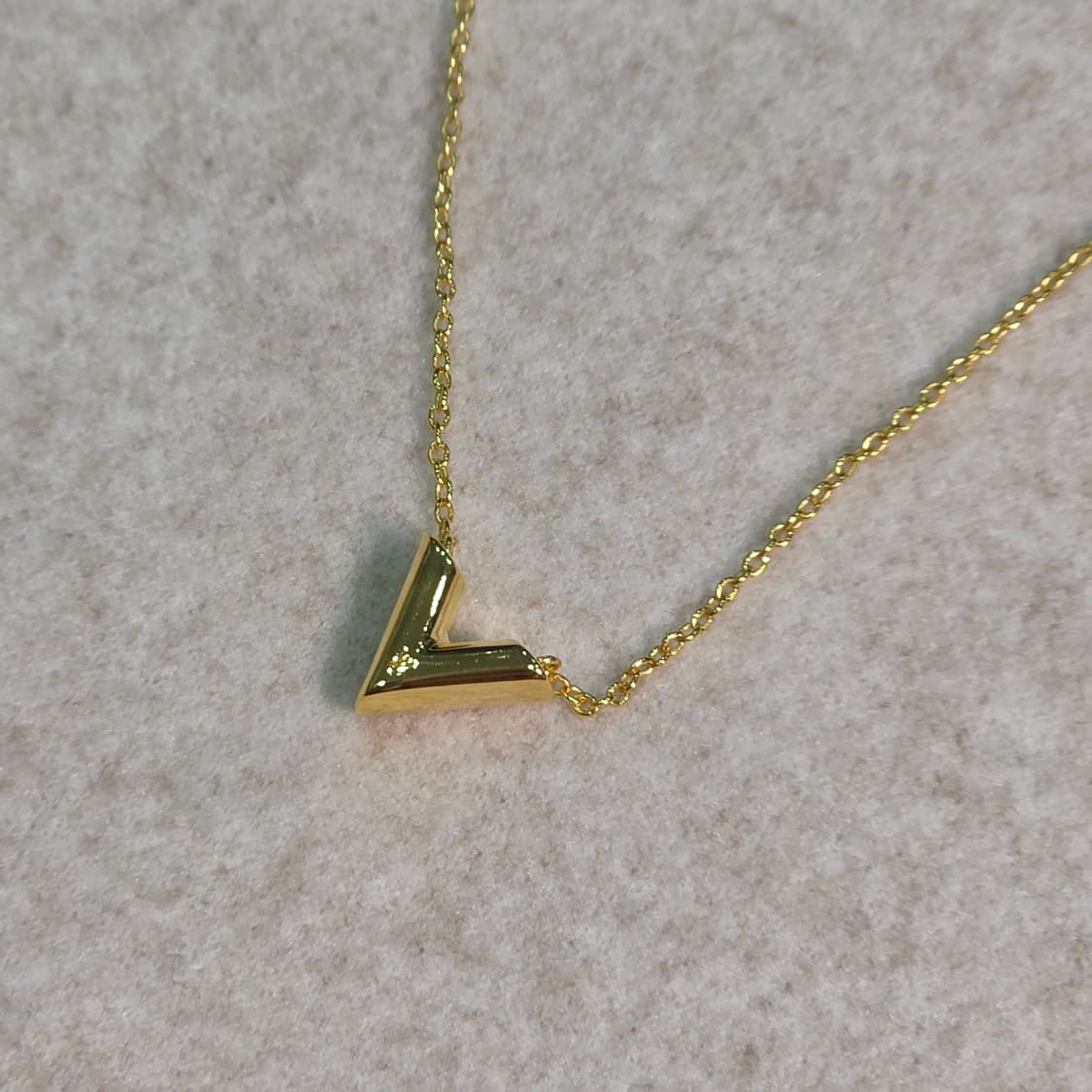 루이비통 에센셜 v 목걸이 상품이미지4