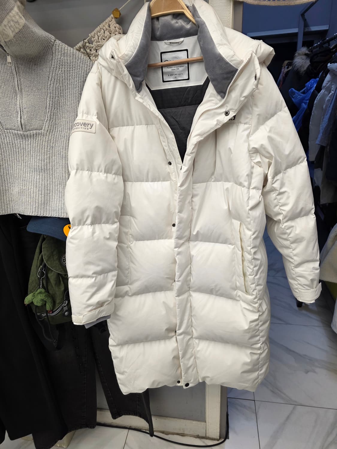 디스커버리 익스페디션 롱패딩 화이트 95 상품이미지1