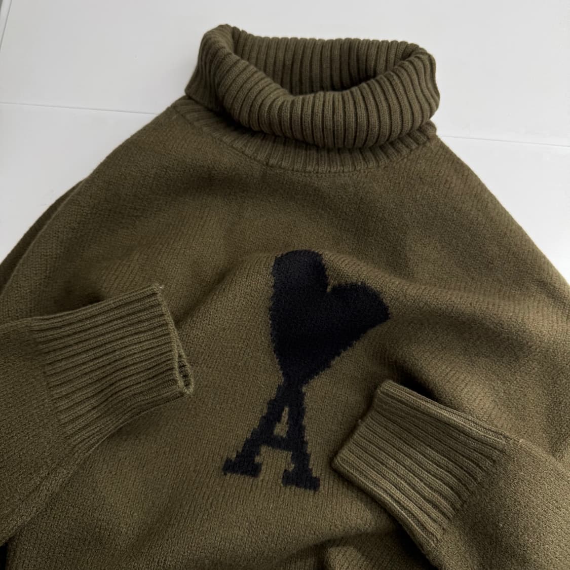 아미 터틀넥 니트  상품이미지1