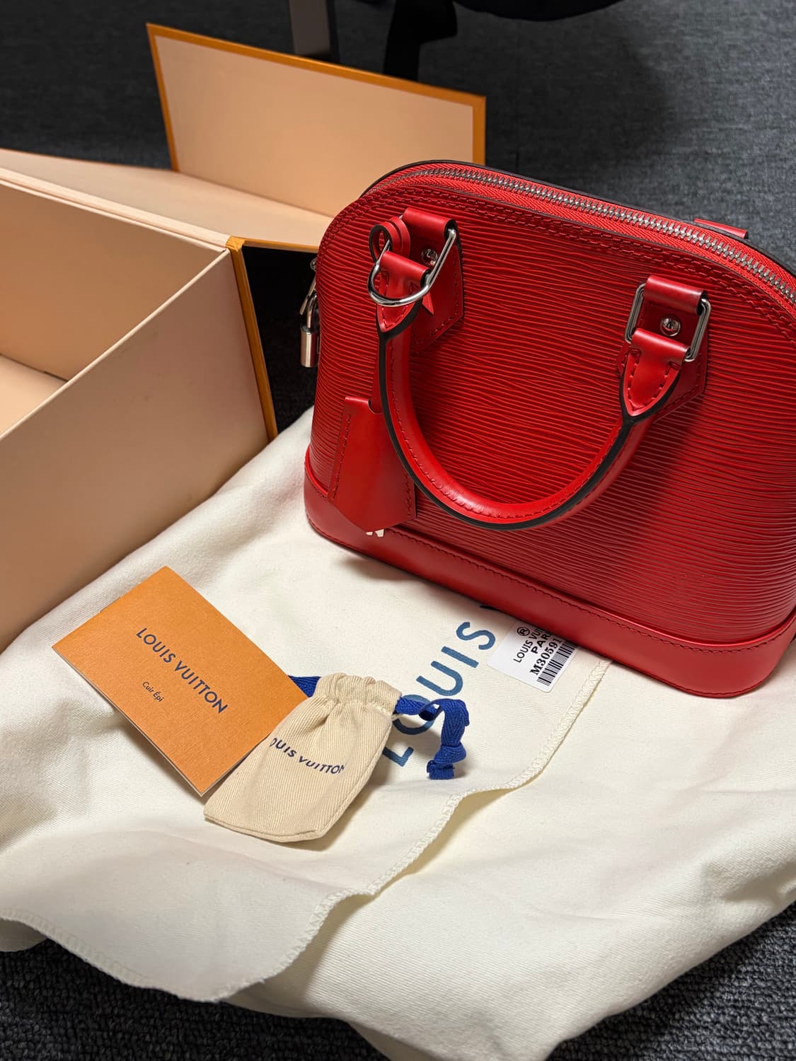 루이비통 알마bb 에피 레드 상품이미지1