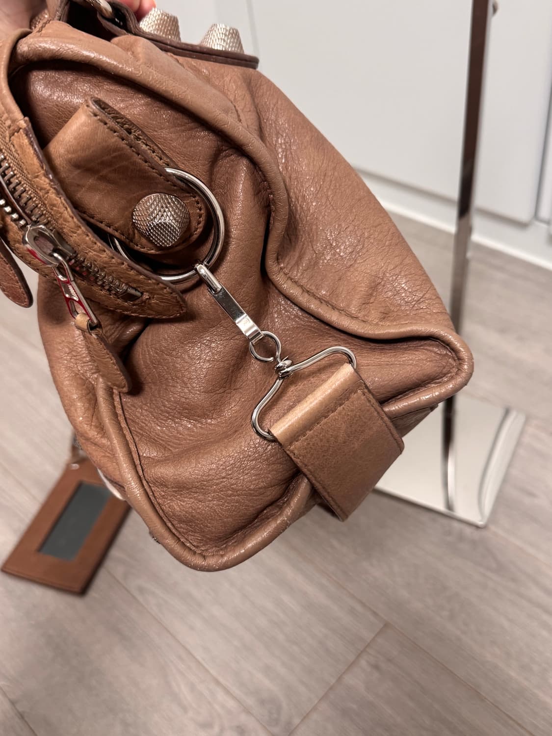 발렌시아가 자이언트 모터백 미디움 은장 브라운 상태A- 상품이미지6