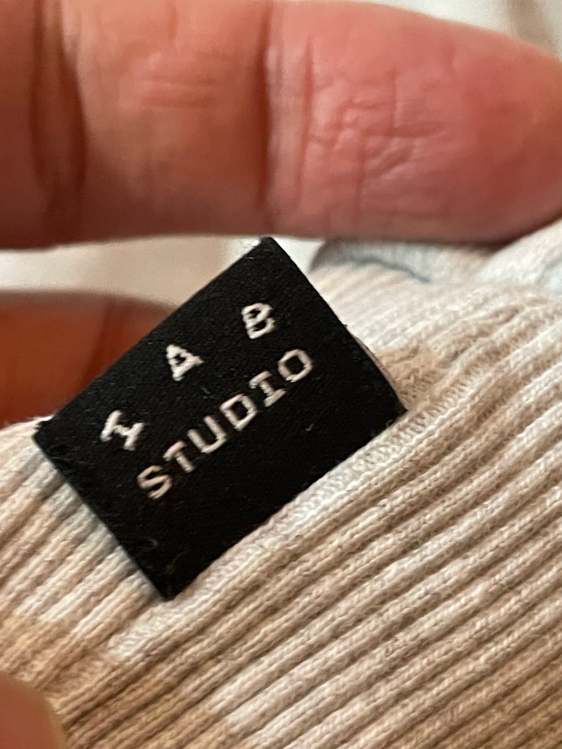 IAB STUDIO 아이앱 스튜디오 반집업 L 상품이미지5