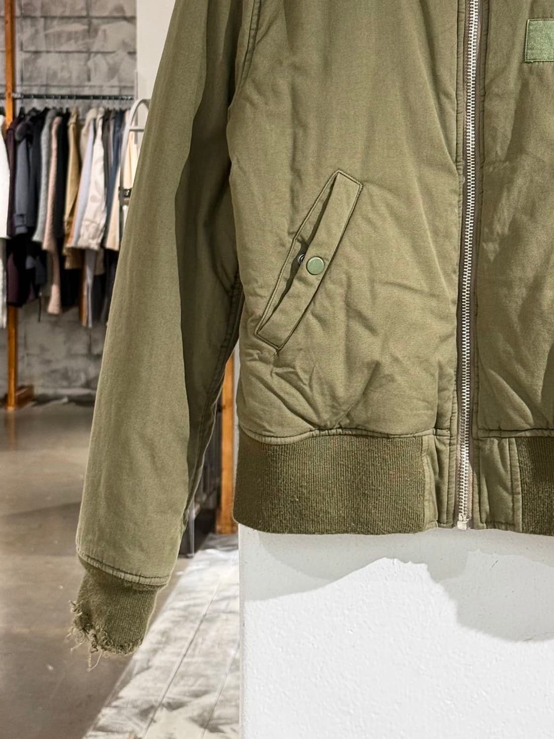 r13 카키 서플러스 디스트로이드 MA-1 봄버 자켓 상품이미지4