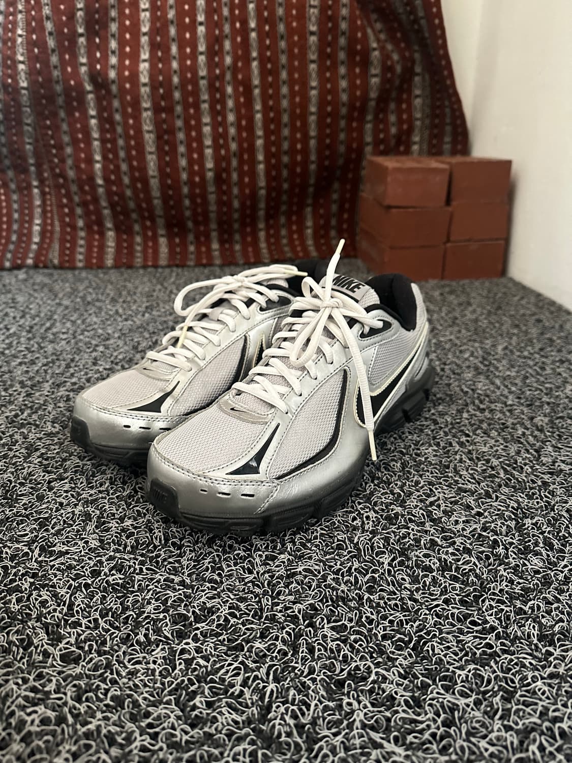 나이키 줌 보메로 5 실버  상품이미지3
