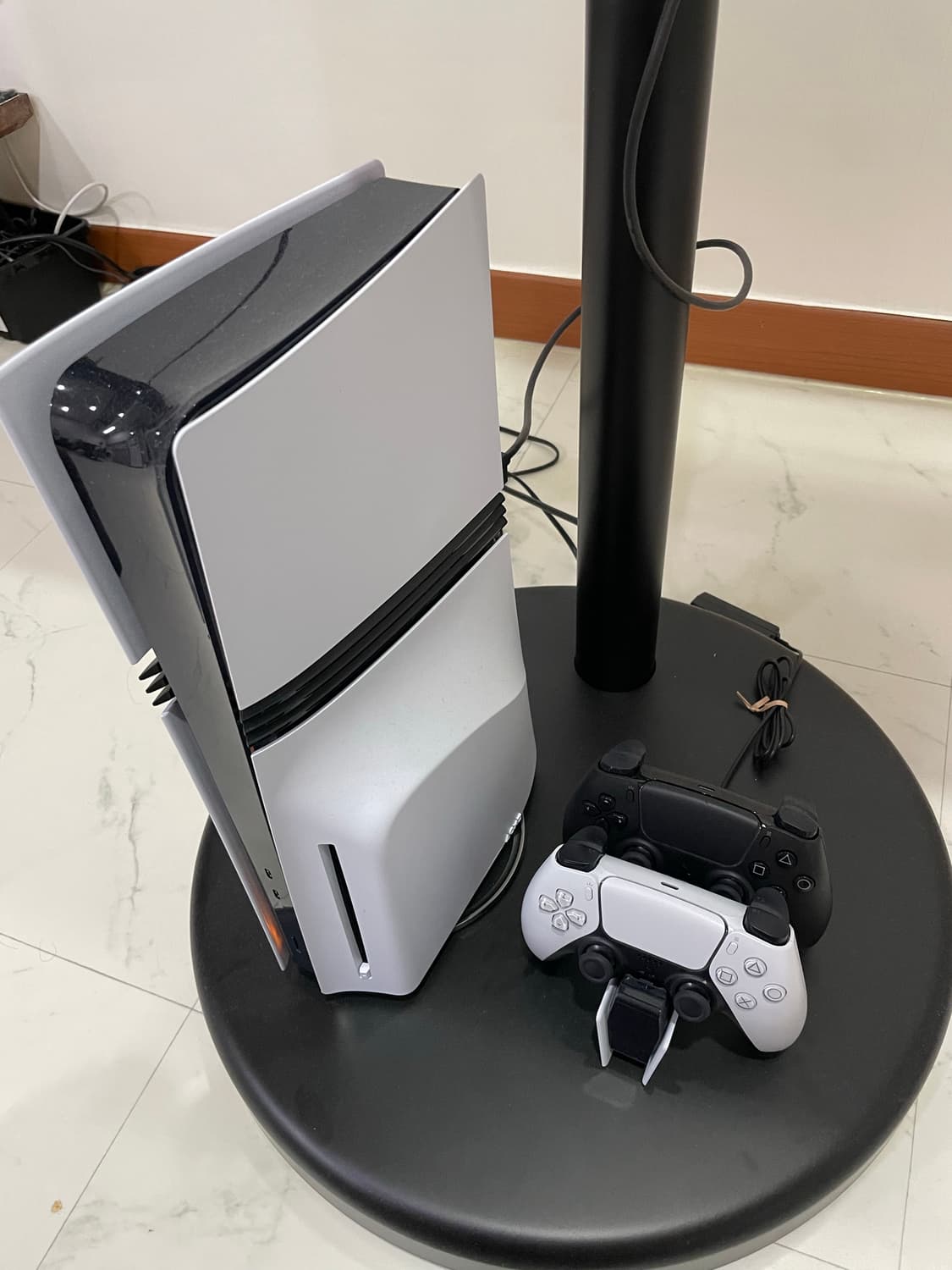 플스 5 pro +듀얼쇼크 컨트롤러 2개 + 컨트롤러 거치대 상품이미지1