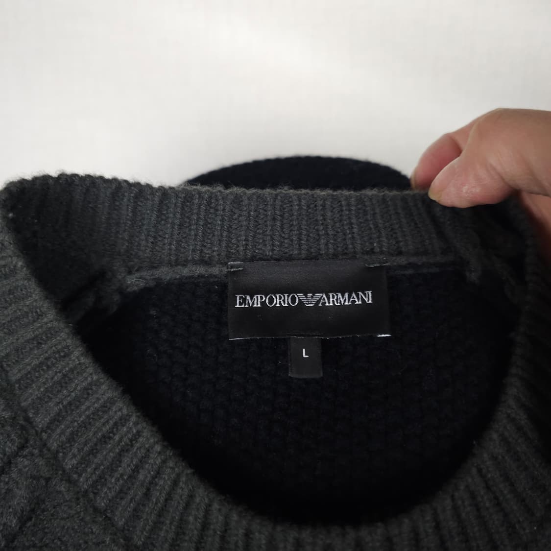 엠포리오 아르마니 다이아몬드 텍스처 배색 울 니트 남자105사이즈  상품이미지2